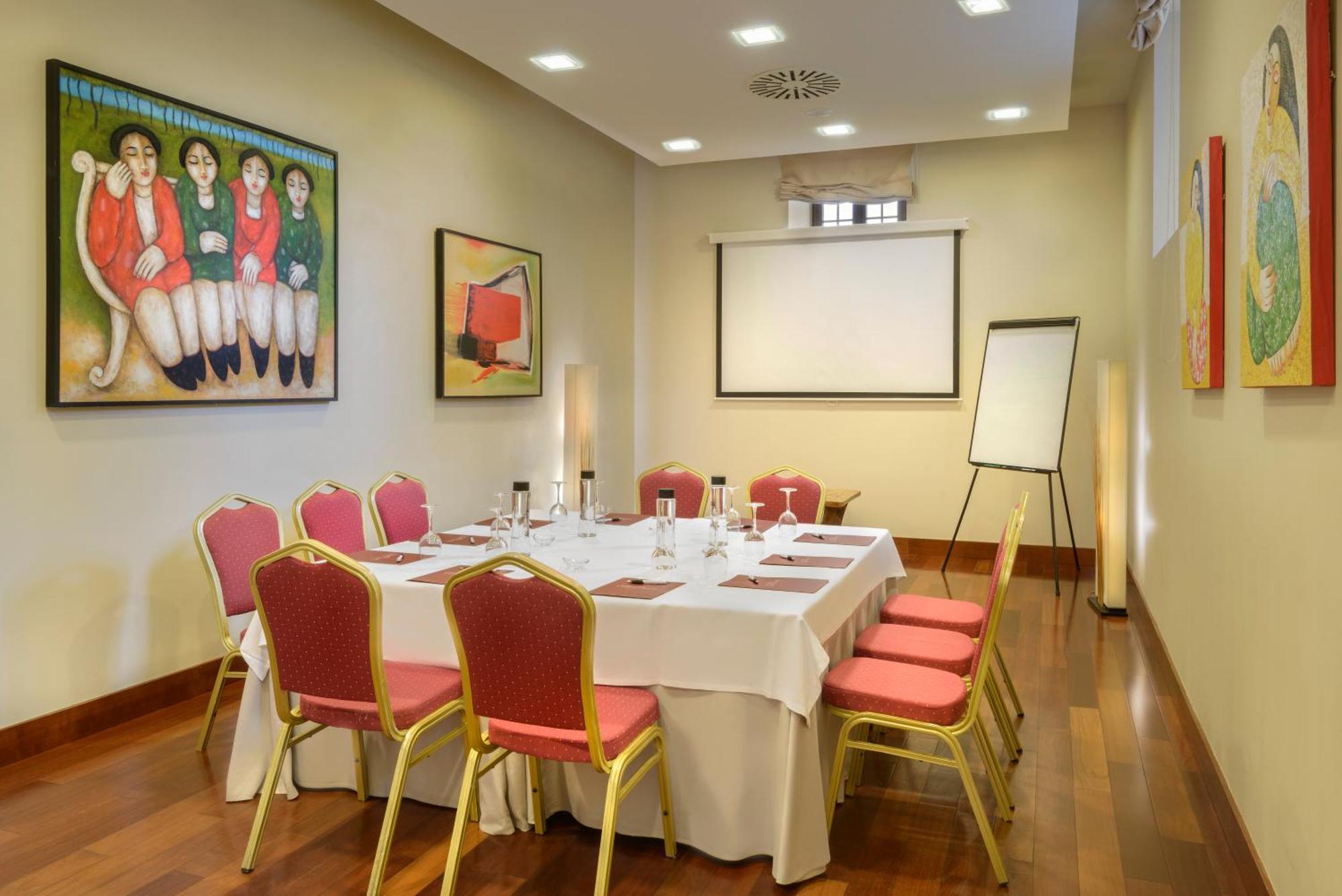 Hotel & Spa Monasterio De Boltaña Eksteriør billede Meeting room