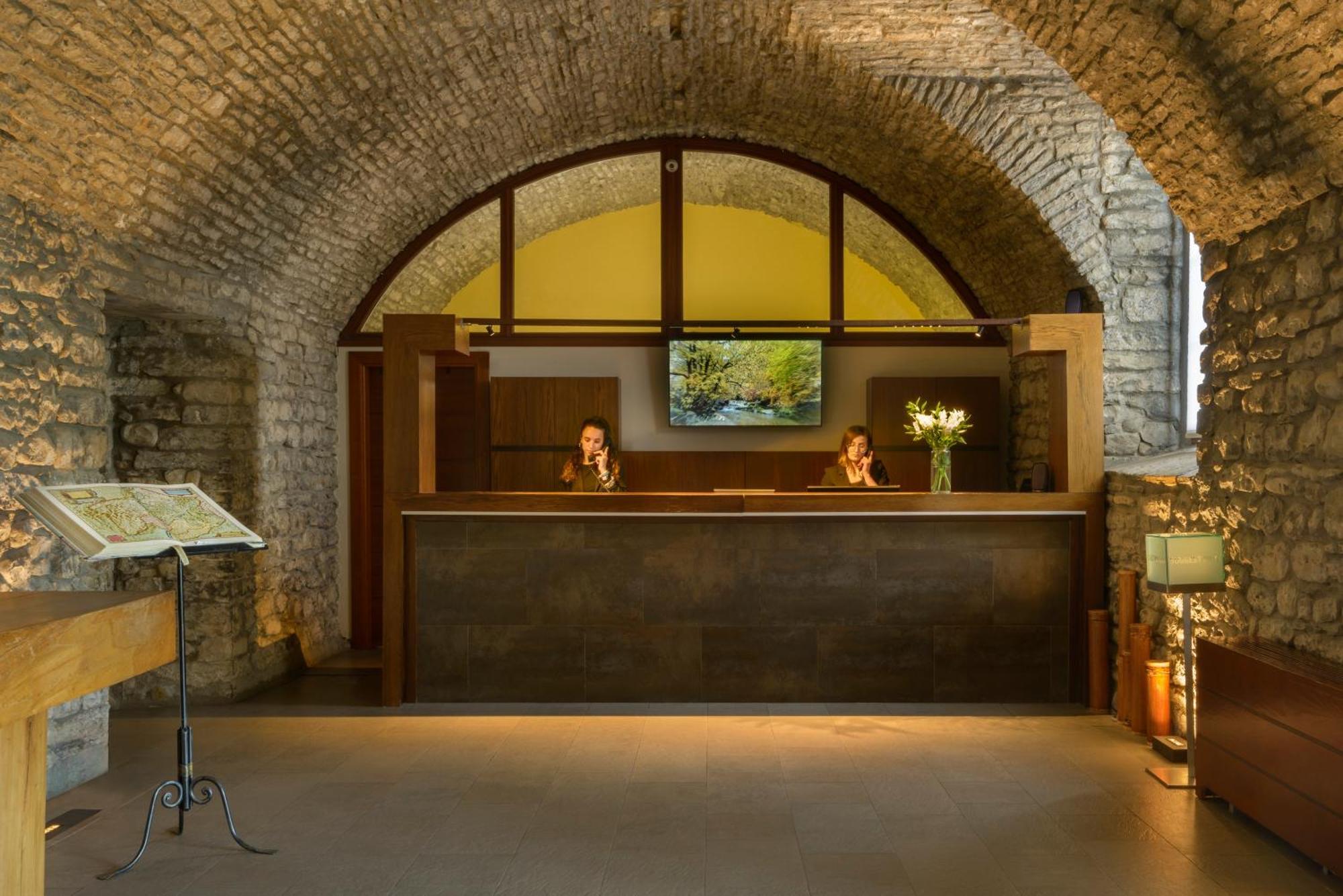 Hotel & Spa Monasterio De Boltaña Eksteriør billede Reception at the hotel