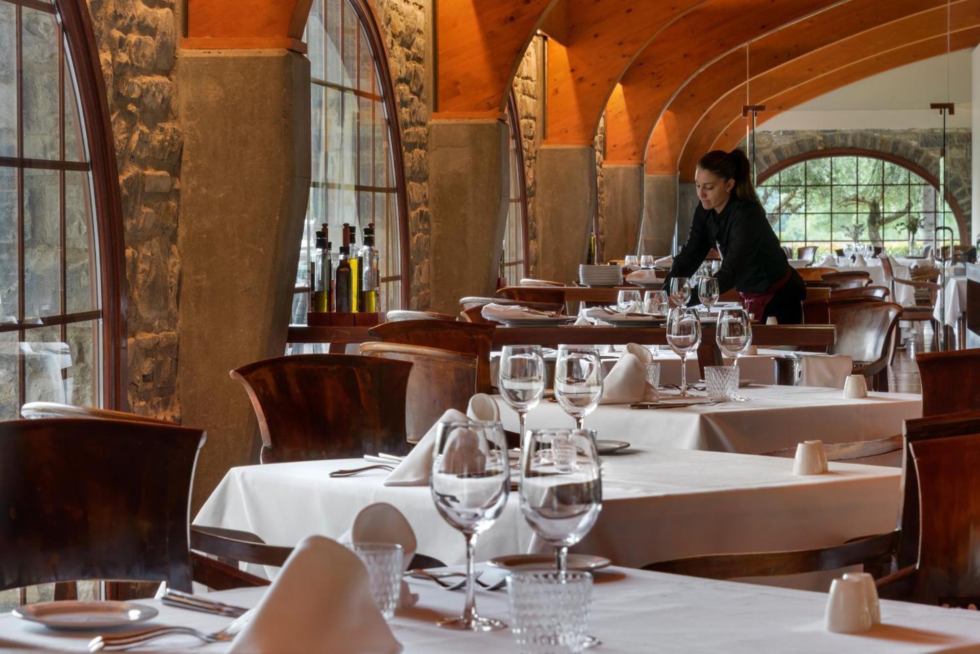 Hotel & Spa Monasterio De Boltaña Eksteriør billede Restaurant in the hotel