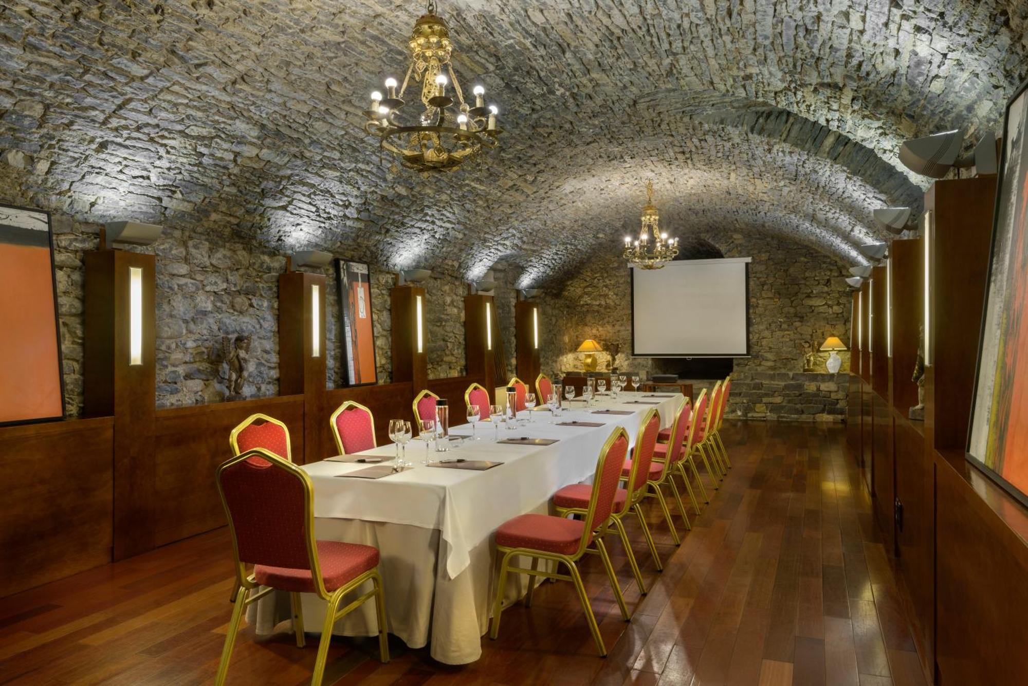 Hotel & Spa Monasterio De Boltaña Eksteriør billede The Long Room