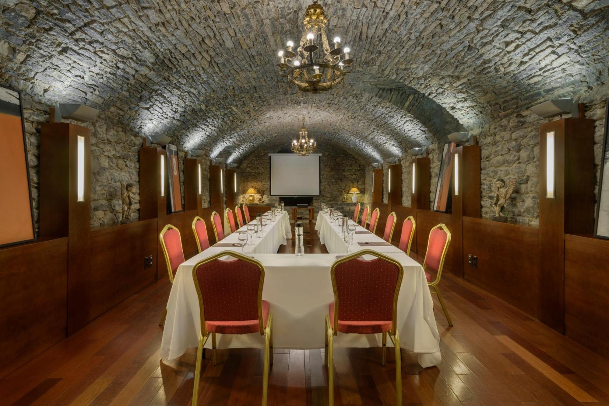 Hotel & Spa Monasterio De Boltaña Eksteriør billede The Wine Room