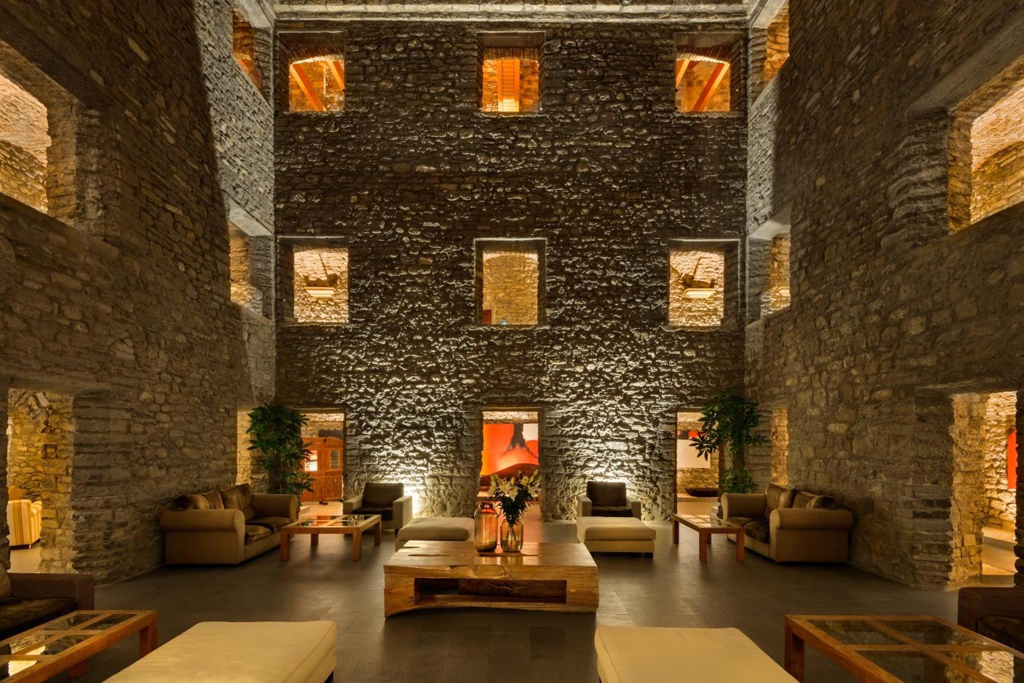 Hotel & Spa Monasterio De Boltaña Eksteriør billede The lobby of the hotel
