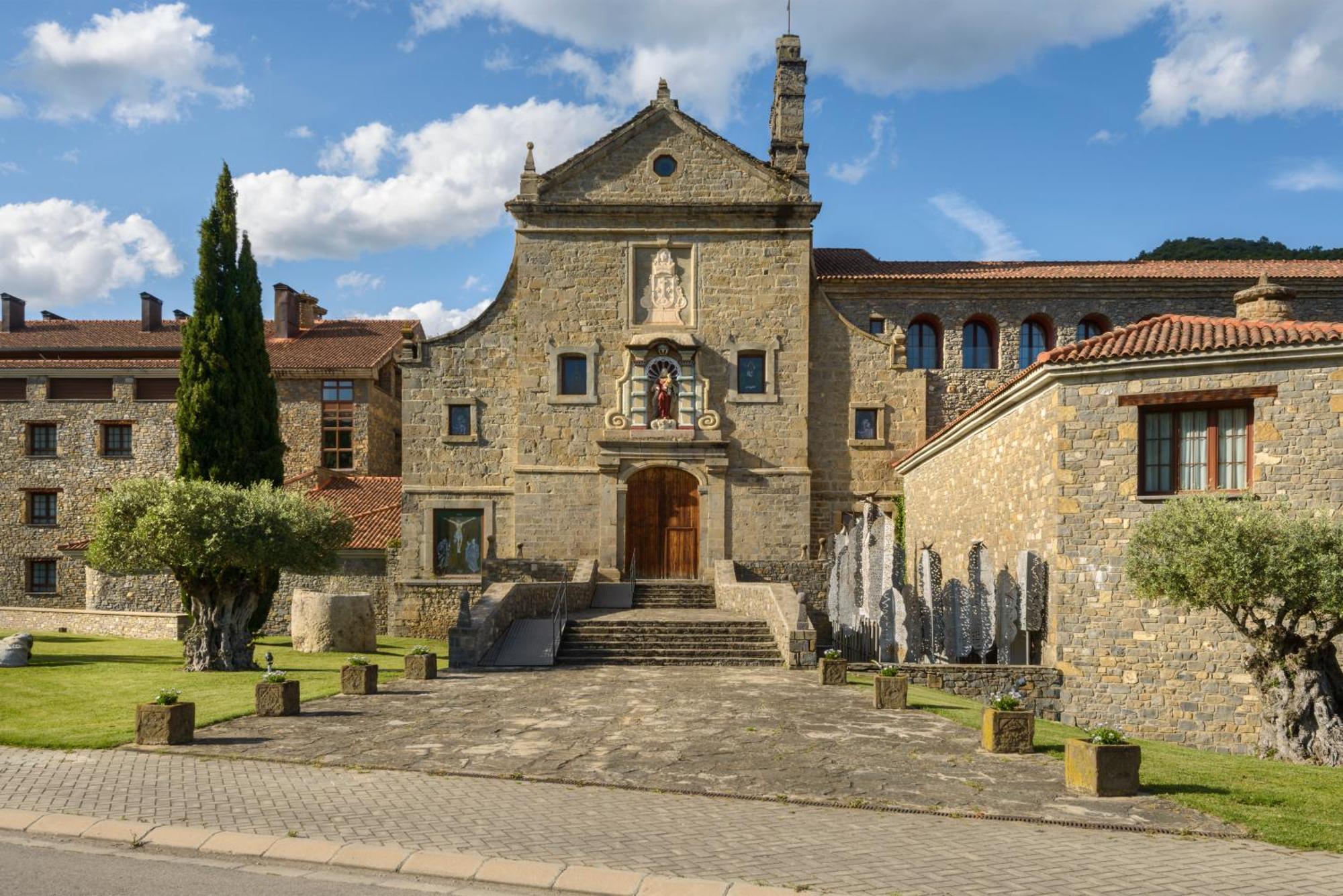Hotel & Spa Monasterio De Boltaña Eksteriør billede The monastery of San Salvador de Valcavado