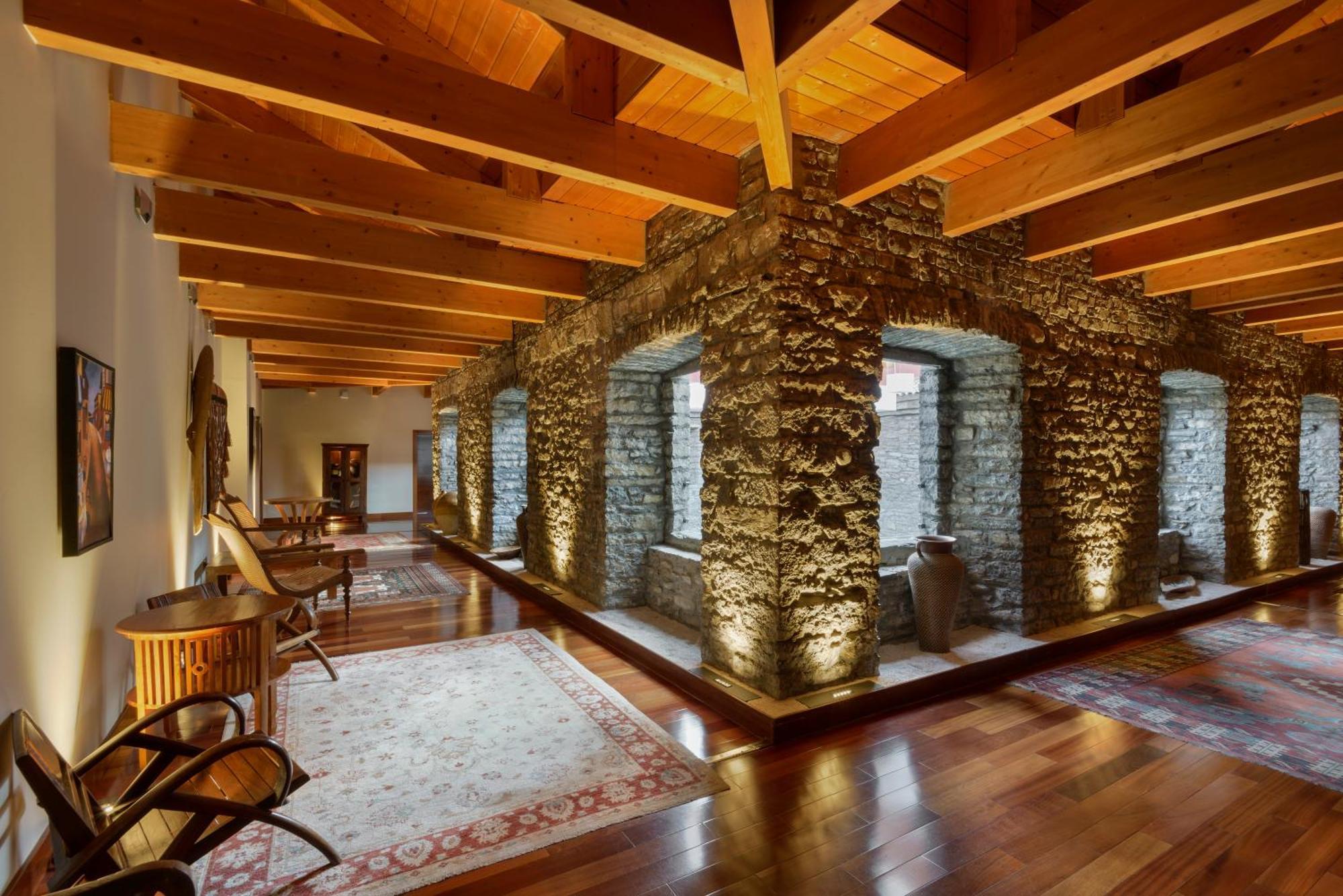 Hotel & Spa Monasterio De Boltaña Eksteriør billede Interior of the hotel