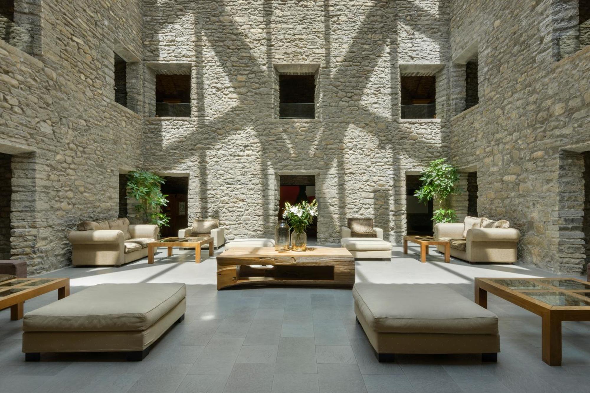 Hotel & Spa Monasterio De Boltaña Eksteriør billede Interior of the hotel