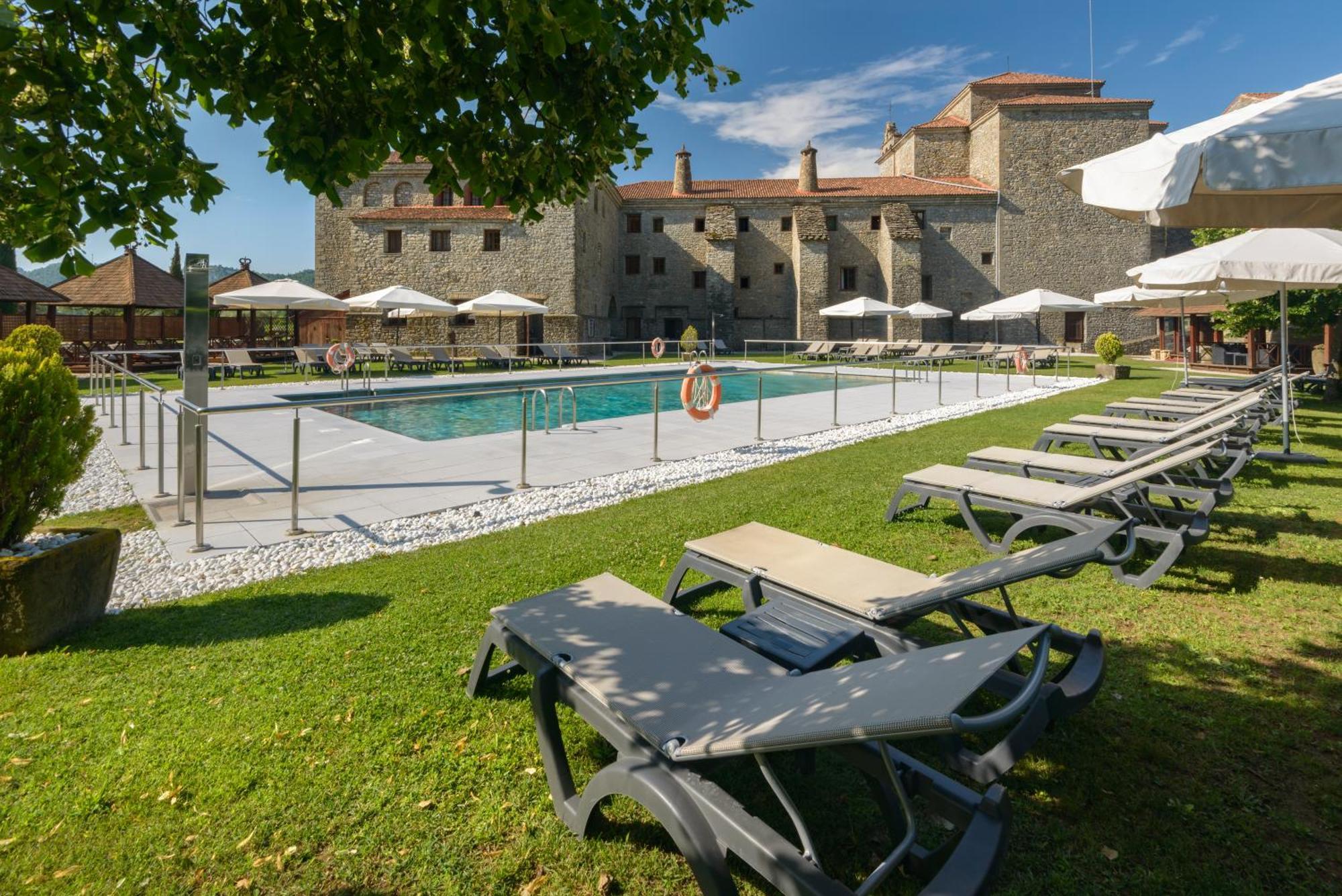 Hotel & Spa Monasterio De Boltaña Eksteriør billede The swimming pool at the hotel